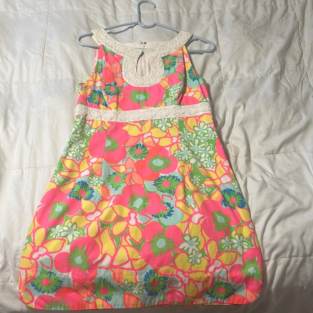 Size 6 Lily Pulitzer dress. No tags but phenomenal condition. Wore twice.
